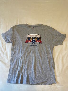 Majestic Gray Atlanta Braves Turner Field Final Game Tee with Red & Navy Graphic